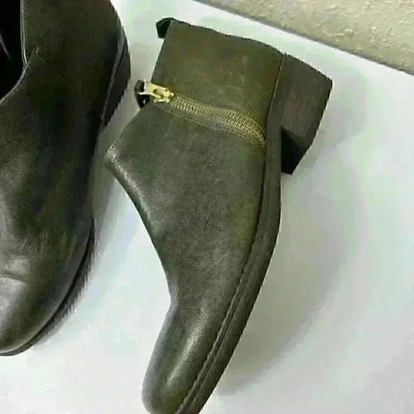 Eric Michael London Womens Leather Stacked Heel Ankle Booties Green Size 37 - Picture 3 of 9